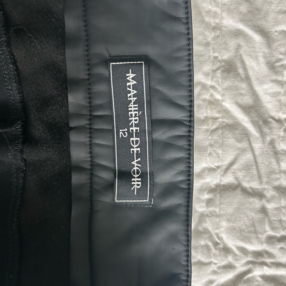 Maniere De Voir black vegan leather leggings with buckles - Picture 4 of 8